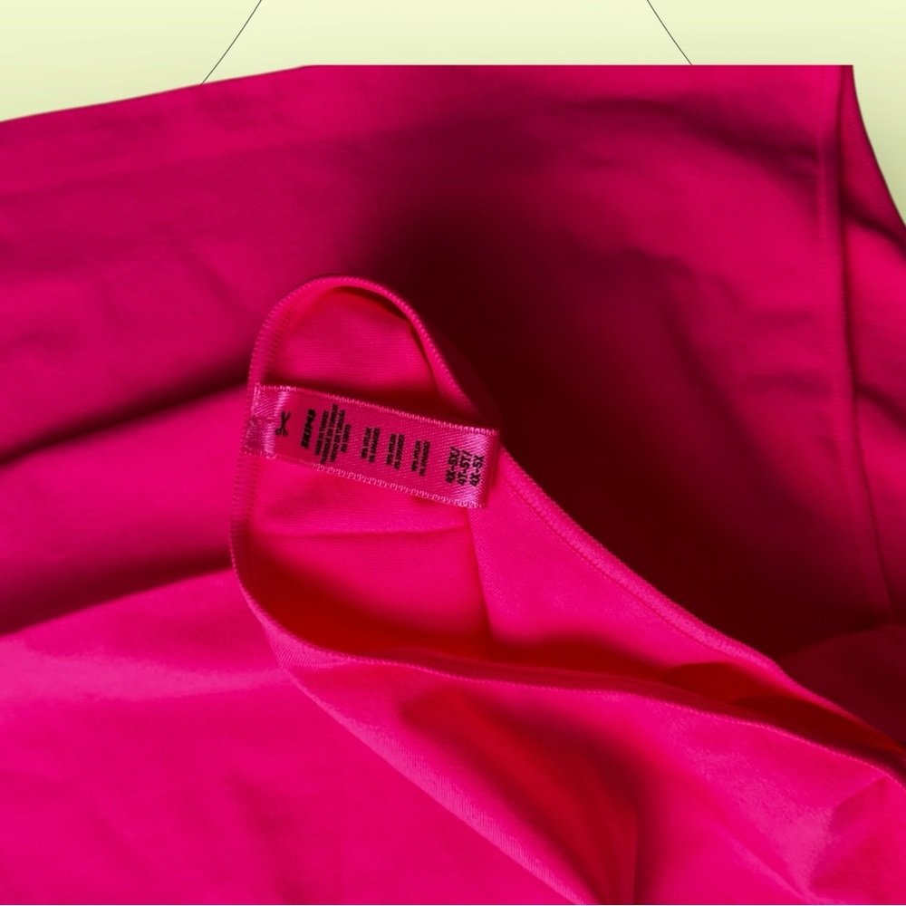 🌷Skims Neon Pink One Shoulder Bodysuit Size 4X / 5X - Picture 4 of 4